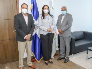 El director de la Dirección General de Jubilaciones y Pensiones a Cargo del Estado (DGJP), licenciado Juan Rosa, recibió este jueves en su despacho la visita de cortesía de la senadora de Azua, la doctora Lía Diaz y el exsenador de la referida Provincia, el señor Cesar Diaz Filpo.