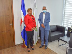 El director General de Jubilaciones y Pensiones a Cargo del Estado (DGJP), licenciado Juan Rosa, recibió en su despacho una visita de cortesía de la diputada de la provincia Santo Domingo Norte, Lucrecia Santana.