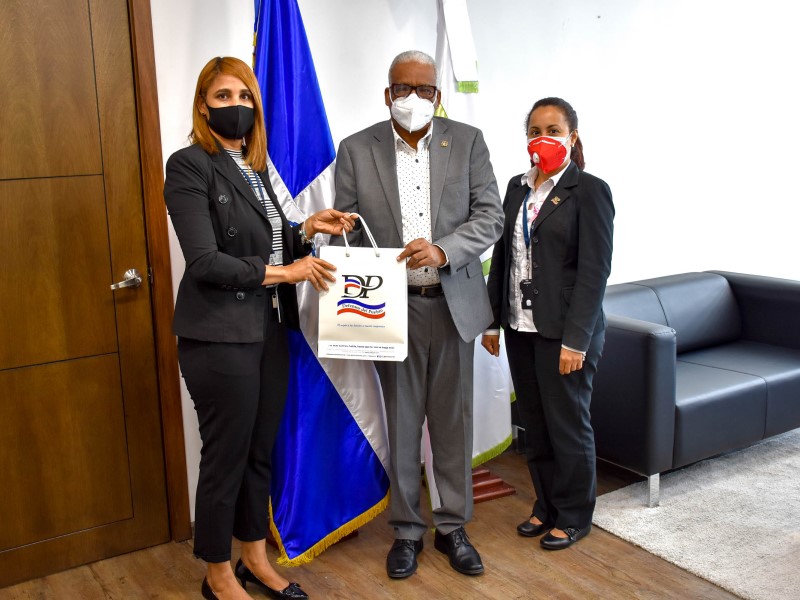 Director General de Jubilaciones y Pensiones, licenciado Juan Rosa recibió comisión de El Defensor del Pueblo Director General de Jubilaciones y Pensiones, licenciado Juan Rosa recibió comisión de El Defensor del Pueblo