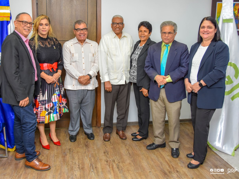 Director General de Pensiones recibió comisión del Colegio Médico Dominicano