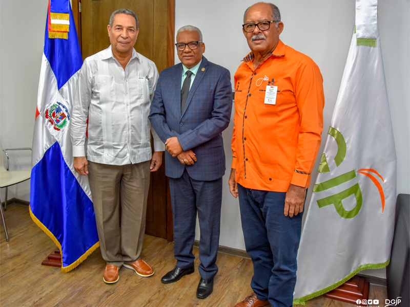 El director general de Jubilaciones y Pensiones a Cargo del Estado, licenciado Juan Rosa, recibió este lunes en su despacho la visita de cortesía del señor Arsenio Borges, director de Cooperación de Fomento de las Industria Hotelera y Desarrollo del Turismo.