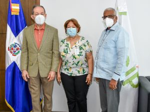 El director General de Jubilaciones y Pensiones (DGJP), licenciado Juan Rosa, recibió al director de Casinos y Juegos de Azar del ministerio de Hacienda, Aníbal Amparo García Díaz y a la señora Amarfis M. Saint-Hilaire de García, quien le acompañó.