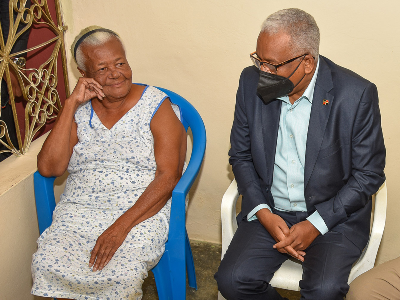 Director de Pensiones realiza visita a pensionados con motivo del Día Nacional del Envejeciente en distintos puntos del país.