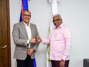 El Director General de Jubilaciones y Pensiones, licenciado Juan Rosa, recibió en su despacho al General Retirado Juan Tomas Taveras Rodríguez, en una visita de cortesía.