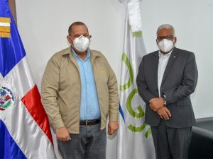 El director general de la Dirección General de Jubilaciones y Pensiones a Cargo del Estado (DGJP), licenciado Juan Rosa, recibió en su despacho a Carlos Guzmán, alcalde de Santo Domingo Norte, con quien conversó sobre diferentes tópicos de interés común para ambas partes.