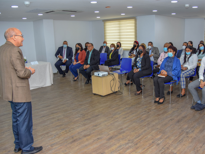 El licenciado Héctor Luzón, encargados del departamento de Comunicación, inició con las palabras de presentación, mientras que Esmeralda Andujar estuvo a cargo de la presentación del evento.