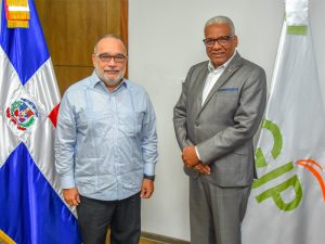 El director general de Jubilaciones y Pensiones a Cargo del Estado, licenciado Juan Rosa, recibió este lunes en su despacho la visita de cortesía de Jefrey Lizardo Ortiz, director general de Sistema Único de Beneficiarios (SIUBEN).