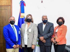 El director General de Jubilaciones y Pensiones, licenciado Juan Rosa sostuvo un encuentro este martes con gerentes y funcionarios de la Cooperativa Nacional de Servicios Múltiples de los Maestros (COOPNAMA).