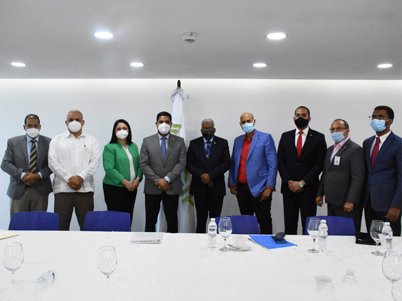 El director general de Jubilaciones y Pensiones a Cargo del Estado, licenciado Juan Rosa, recibió la visita de cortesía del alcalde de La Vega y presidente de la Federación Dominicana de Municipios (FEDOMU), Kelvin Cruz, y representantes de dicha Federación, encuentro en el cuál abordaron diferentes tópicos de interés para ambas partes.