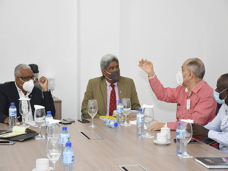 El director general de la Dirección General de Jubilaciones y Pensiones a Cargo del Estado (DGJP), licenciado Juan Rosa, recibió una Comisión encabezada por el señor Rafael (Pepe) Abreu, presidente de la Confederación Nacional de Unidad Sindical (CNUS).