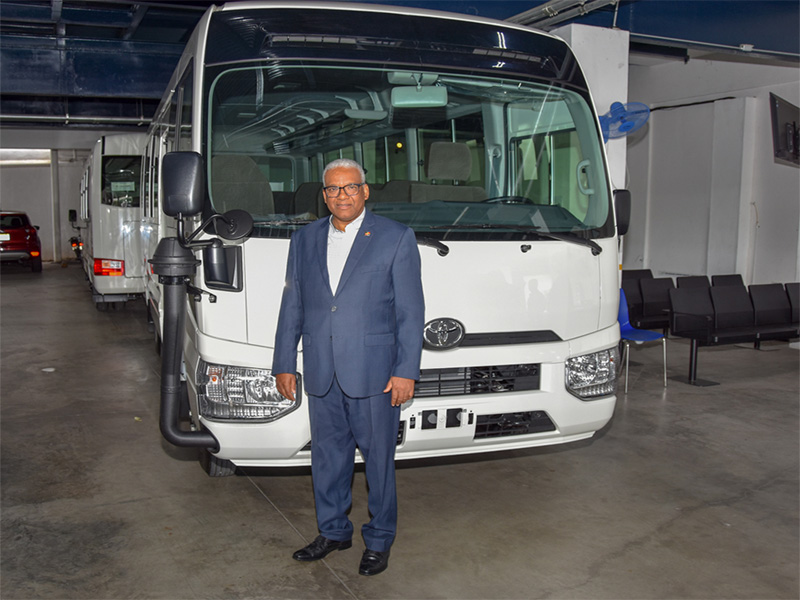 La Dirección General de Jubilaciones y Pensiones a Cargo del Estado(DGJP), adquirió tres modernos autobuses con la finalidad de transportar a sus colaboradores.