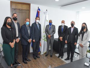 El director general de la Dirección General de Jubilaciones y Pensiones a Cargo del Estado (DGJP), licenciado Juan Rosa, recibió este miércoles en su despacho la visita de cortesía del Ministro de Salud Pública, doctor Daniel Rivera, el mismo estuvo acompañado de su asistente, Lillybeth Poliné.