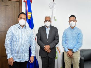 El director general de la Dirección General de Jubilaciones y Pensiones a Cargo del Estado (DGJP), licenciado Juan Rosa, recibió este lunes en su despacho la visita de cortesía del viceministro Técnico del Ministerio de Deportes, Elvys Duarte, quien también estuvo acompañado del señor Miguel Campusano, Asesor Técnico honorifico del Ministerio de Deportes.