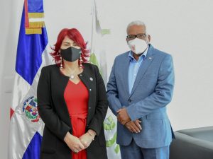 El director General de Jubilaciones y Pensiones, licenciado Juan Rosa, compartió en la mañana de este miércoles con la directora Administrativa del Consejo Nacional de la Gestión Presidencial, licenciada Yenny Chaljub, quien le realizara una visita de cortesía.