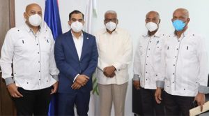 Director de Pensiones recibe a diputado Elias Báez y dirigentes de Federación de Taxistas Turísticos