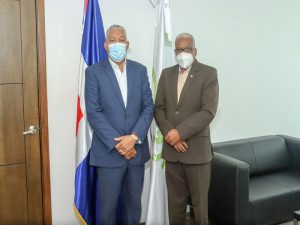 El director general de la Dirección General de Jubilaciones y Pensiones a Cargo del Estado (DGJP), licenciado Juan Rosa, recibió una visita de cortesía, del director general de la Oficina Metropolitana de Servicios de Autobuses (OMSA), licenciado Radhamés González.