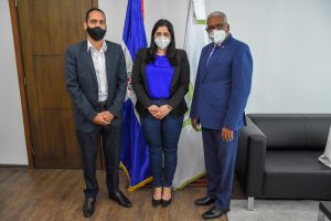 El director de la Dirección General de Jubilaciones y Pensiones a Cargo del Estado (DGJP), licenciado Juan Rosa, recibió en su despacho este miércoles la visita de la directora de Recursos Humanos del Ayuntamiento de Bonao, Provincia Monseñor Nouel, licenciada Milanda Fernández, con quien estuvo abordando temas relacionados a los empleados en trámite de pensión de esa entidad.