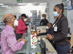 El Gobierno, a través de la Dirección General de Jubilaciones y Pensiones a Cargo del Estado (DGJP), inició este miércoles el pago de la regalía pascual a unos 147 mil pensionados y jubilados civiles y policiales, lo que envuelve una suma de alrededor de 2 mil millones de pesos.