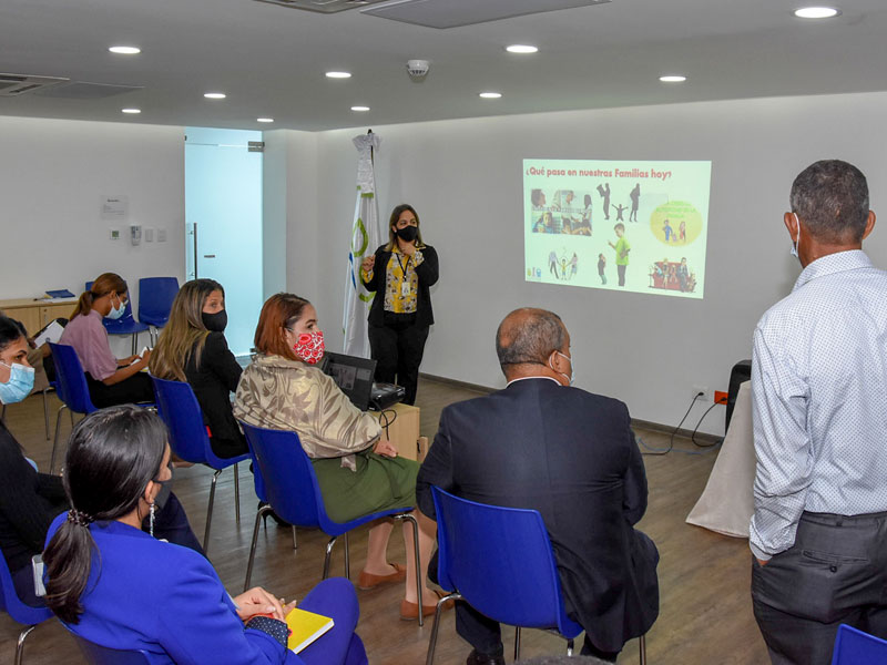 CONANI impartió charla a colaboradores de la DGJP con motivo del Mes de la Familia.