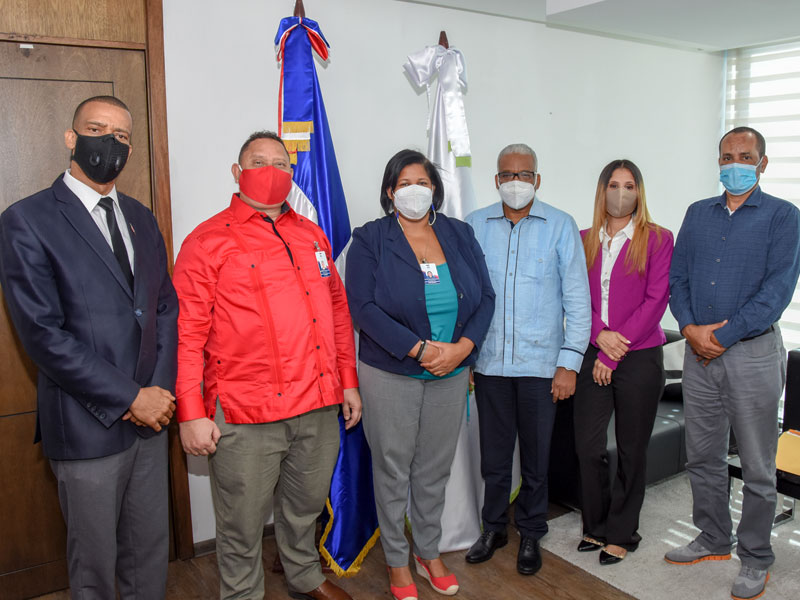 El director general de Jubilaciones y Pensiones a Cargo del Estado, licenciado Juan Rosa, recibió la visita del director del Distrito Escolar 1505, licenciado Felix Monción; el mismo estuvo acompañado de una comitiva del Ministerio de Educación.