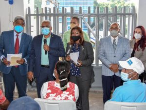 Director de Jubilaciones y Pensiones recibe grupo de extrabajadores cañeros para incluirlos en nómina