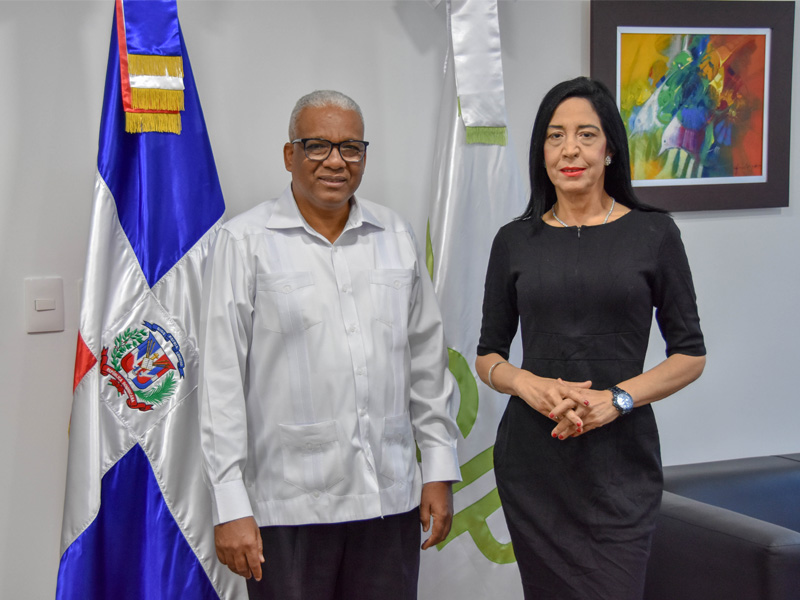 Licenciado Juan Rosa, recibió este miércoles en su despacho la visita de cortesía de la licenciada Margarita Rodriguez, directora regional Ozama Metropolitana del Instituto Nacional de Tránsito y Transporte Terrestres (INTRAN) .