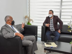 Director General de la Dirección General de Jubilaciones y Pensiones a Cargo del Estado (DGJP), licenciado Juan Rosa, recibió una visita de cortesía del licenciado Hecmidio Galván, director Ejecutivo de Evaluación de Proyecto y Seguimiento del Palacio de la Presidencia.