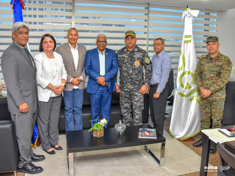 Director General de Jubilaciones y Pensiones se reúne con general retirado de la Policía Nacional