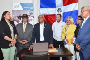 Director general de Pensiones y Cónsul dejan instalada en Nueva York oficina de Jubilaciones y Pensiones