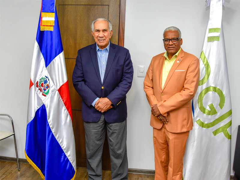 Director general de pensiones recibe en su despacho al ejecutivo de CONAPE