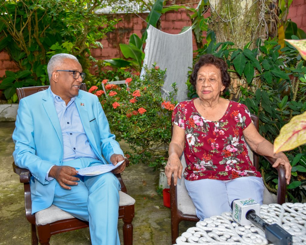 Director general Jubilaciones y  Pensiones visita pensionados por Día Internacional del Envejeciente