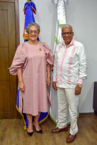 El director General de Jubilaciones y Pensiones a Cargo del Estado, licenciado Juan Rosa, recibió este martes en su despacho la visita de Vilma Arbaje Contreras, viceministra de Comercio Exterior.