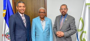 El director General de Jubilaciones y Pensiones, licenciado Juan Rosa, recibió al presidente del Círculo de Locutores Filial New York, Germán Batista y al periodista y facilitador de programas del Instituto Nacional de Formación Técnico Profesional (INFOTEP), Daniel Candelario, con quienes conversaron sobre asuntos de interés para ambas partes.