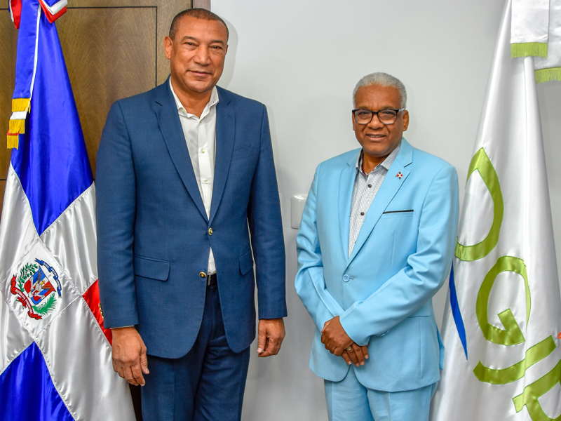 El director General de Jubilaciones y Pensiones a Cargo del Estado, licenciado Juan Rosa, recibió este martes en su despacho la visita del vicepresidente del Senado de la República, Santiago José Zorrilla, representante de la provincia El Seibo.