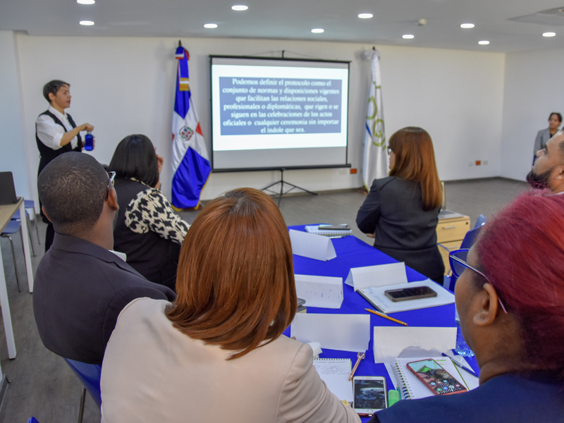 Jubilaciones y Pensiones imparte curso “Taller Protocolo y Ceremoniales de Estado” a colaboradores