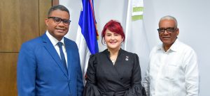 Licenciado Juan Rosa, recibió este viernes al director del Consejo Nacional de Gestión Presidencial (Conagep), Robert Polanco Tejada y a la señora Reyna Gloria Chaljub Then, secretaria ejecutiva del referido órgano gubernamental.