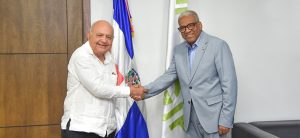 El director general de Jubilaciones y Pensiones, Juan Rosa, recibió al embajador de la Republica Dominicana ante el Reino de Marruecos, Amaury Justo Duarte.