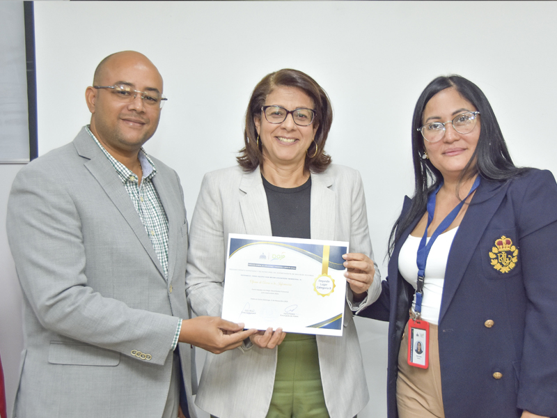 DGJP reconoce a colaboradores.