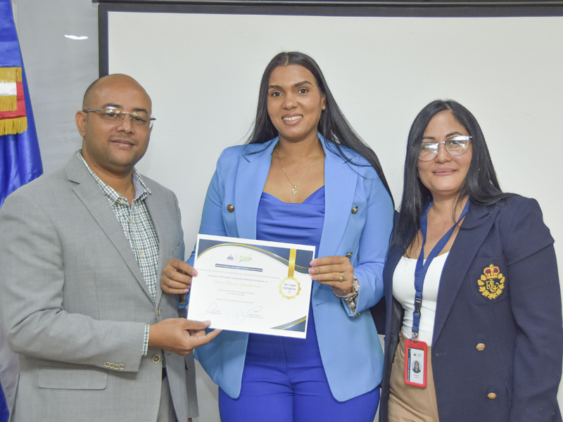 DGJP reconoce a colaboradores.
