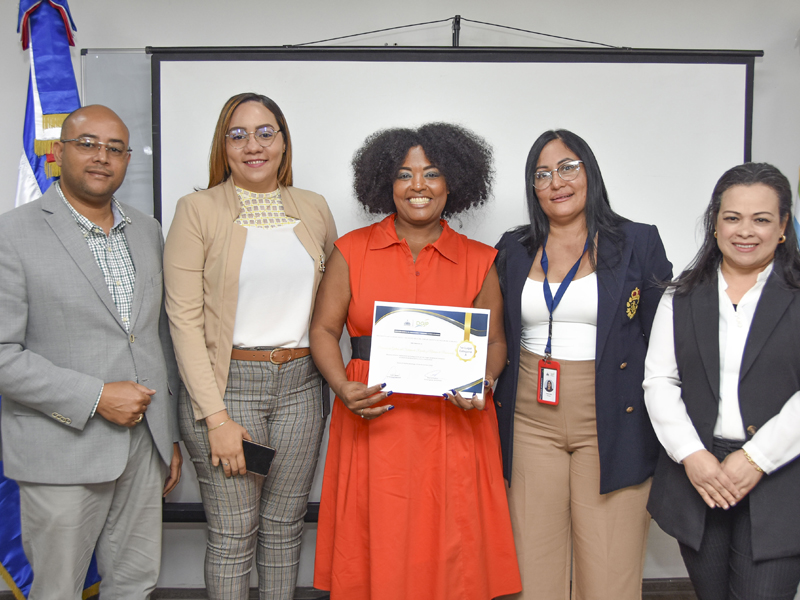 DGJP reconoce a colaboradores.
