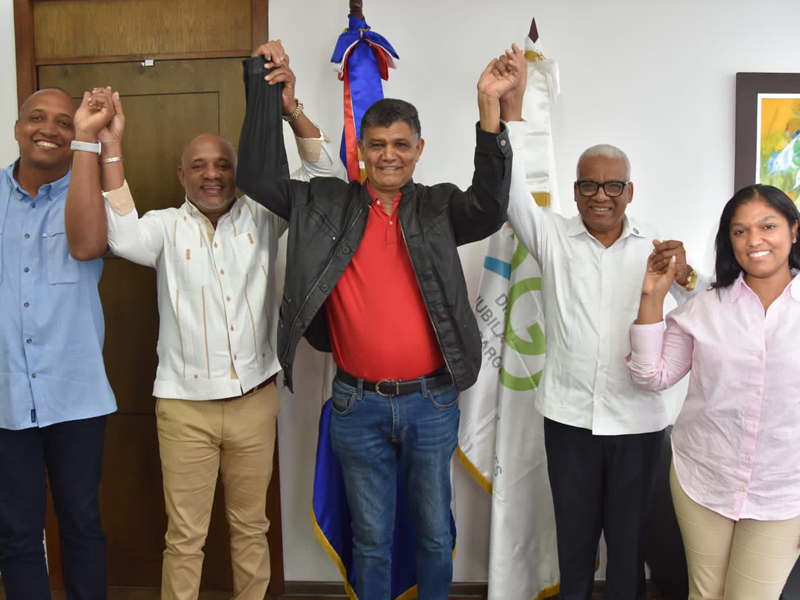 Director general de Jubilaciones y Pensiones recibe visita de Francisco Peña. Director general de Jubilaciones y Pensiones recibe visita de Francisco Peña.