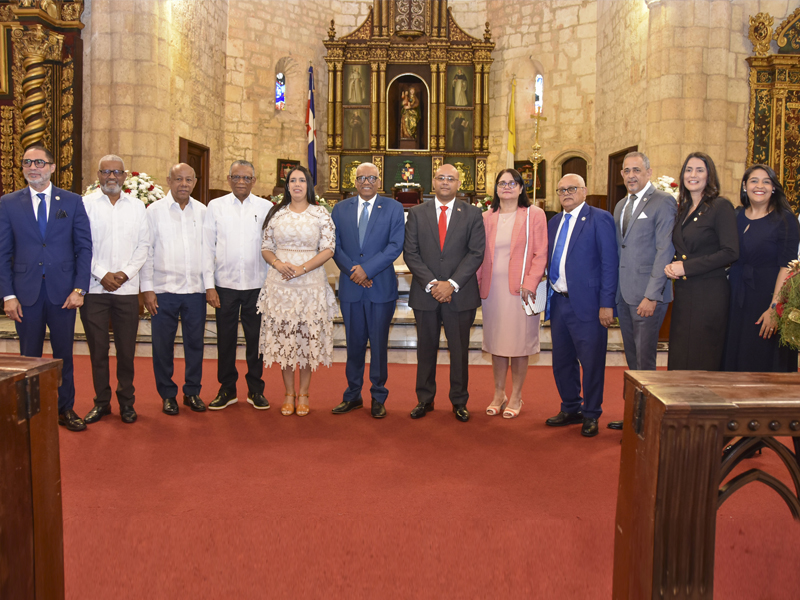 funcionarios de la DGJP que participaron en los actos de celebración estuvieron, el subdirector general, licenciado Félix Joel Almonte; la licenciada Rosa Ventura, directora interina de Servicios y Trámites de Pensiones, entre otros funcionarios. Funcionarios de la DGJP que participaron en los actos de celebración estuvieron, el subdirector general, licenciado Félix Joel Almonte; la licenciada Rosa Ventura, directora interina de Servicios y Trámites de Pensiones, entre otros funcionarios.