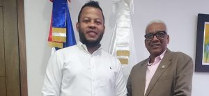 EL director general de Jubilaciones y Pensiones, licenciado Juan Rosa, recibió en su despacho al candidato a alcalde por el municipio Tabara Arriba de la provincia de Azua, Alberto Beltre.