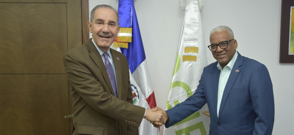 El director general de Jubilaciones y Pensiones, licenciado Juan Rosa, recibió la visita de cortesía del  doctor Franklin García Fermín, Ministro de Educación Superior, Ciencia y Tecnología ( MESCYT), en la sede central de la DGJP.