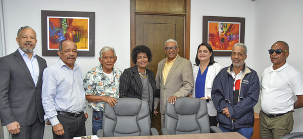 Licenciado Juan Rosa recibe comisión de ANPAPEN.