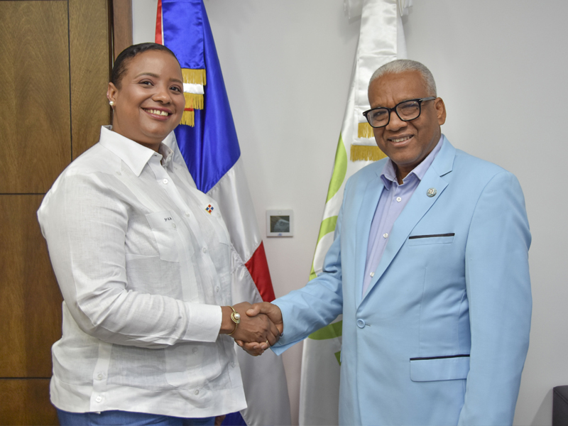 Director Pensiones sostiene encuentro con cónsul en Países Bajos