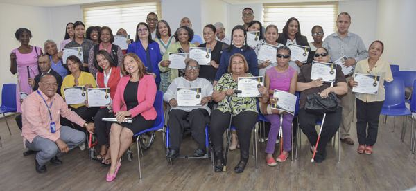 Participantes recibieron certificados de participación.