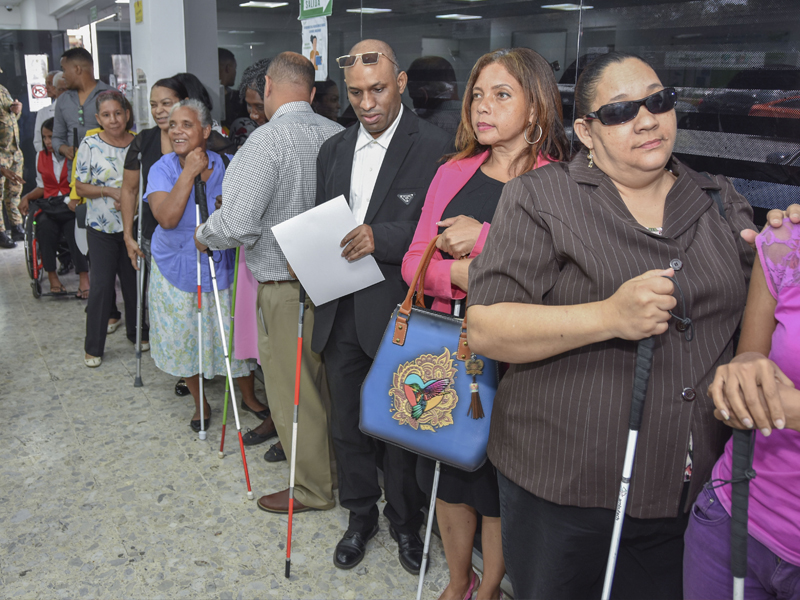Personas con discapacidades visitan la DGJP y reciben taller sobre Sistema de Reparto Estatal 