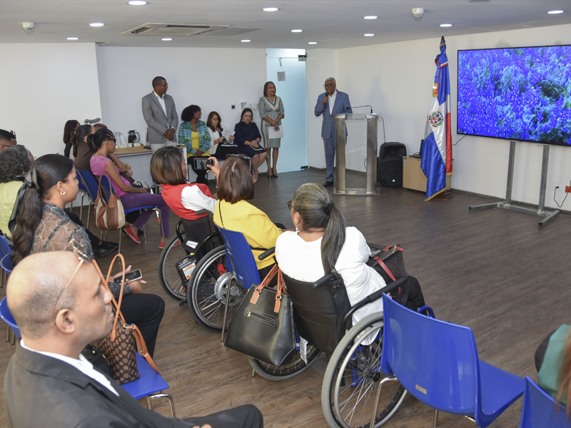 El director general, licenciado Juan Rosa quien encabezó el evento, les dio la bienvenida a los visitantes, expresando su regocijo por considerar importante que las acciones realizadas en la DGJP sean dignas de ser palpadas por el público y estar al corriente de lo que está haciendo la institución con transparencia y solidaridad.