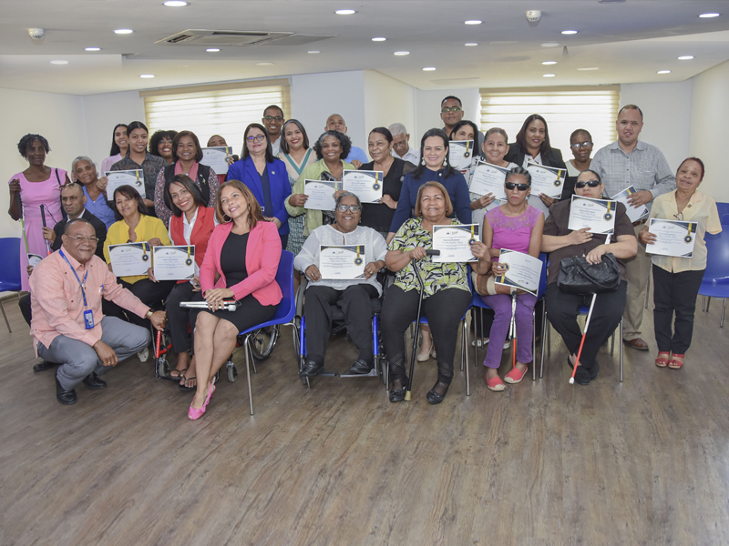 Participantes recibieron certificados de participación.